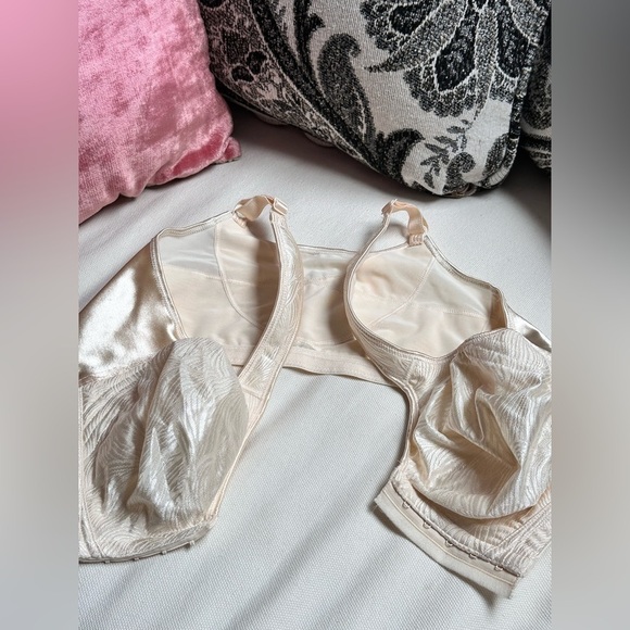 PLAYTEX BRA 40B Women 18-Hour Wire Free Posture Beige Front Closure 3474 - Picture 11 of 11